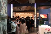 五夫白莲百年典藏首渡重洋 124套英国工艺美术运动珍品亮相天津
